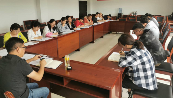 近日，隧道公司召開了以“夯實財務基礎，嚴守紀律關口”為主題的專題學習會，會議主要內(nèi)容是學習集團公司印發(fā)的《安全生產(chǎn)費用財務管理辦法》與《建造合同會計核算辦法（2020年修訂